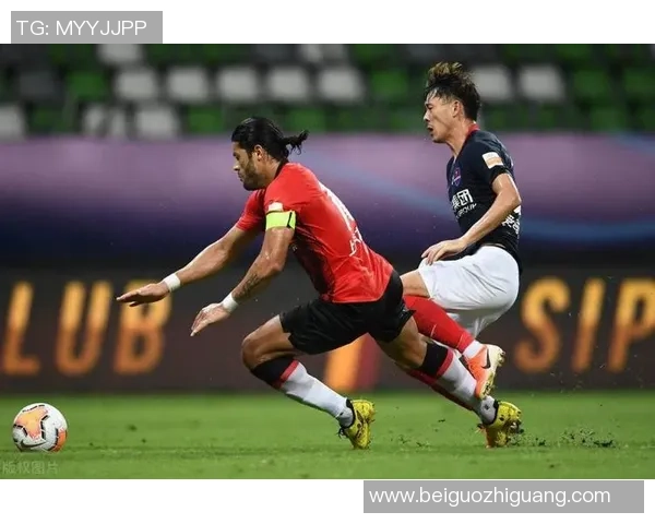 重庆足球队灵活战术解析与球队发展前景展望